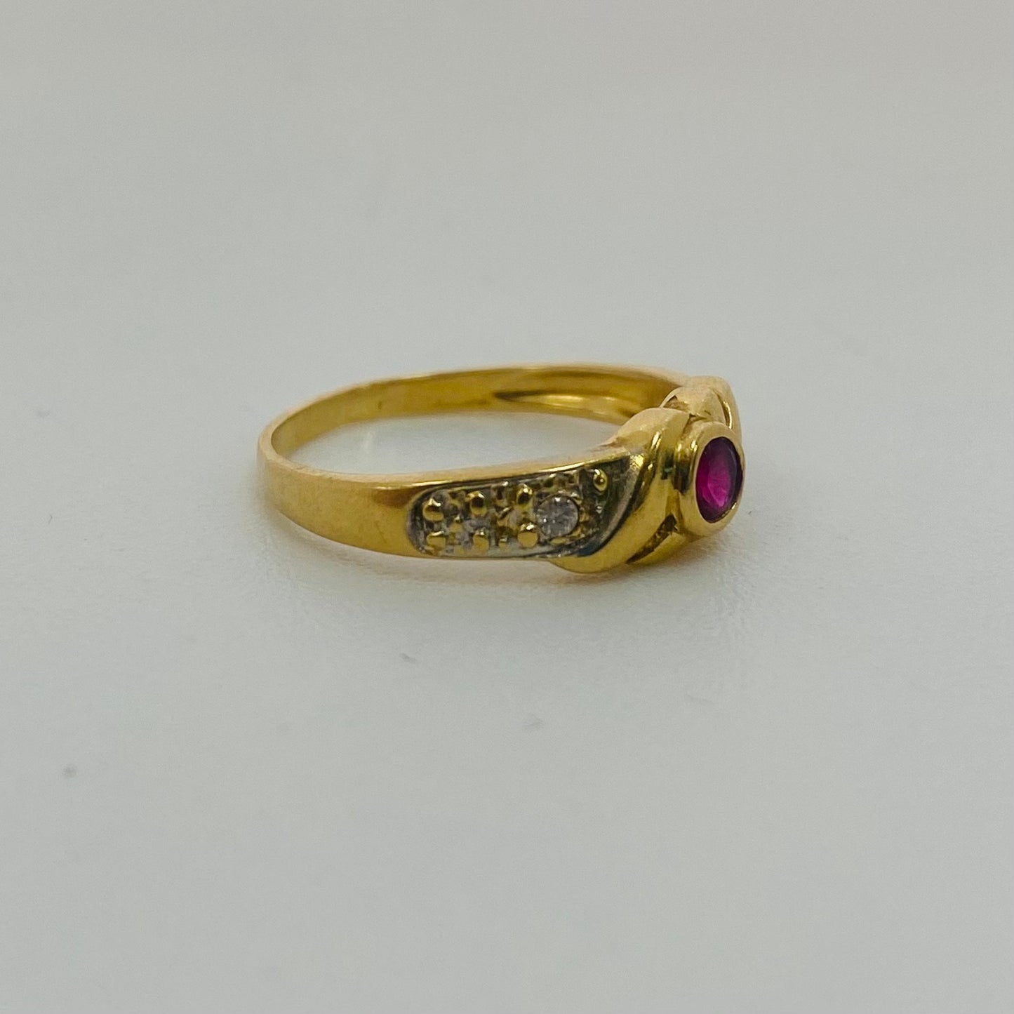 Bague en Or Jaune 18K Rubis et Zirconiums