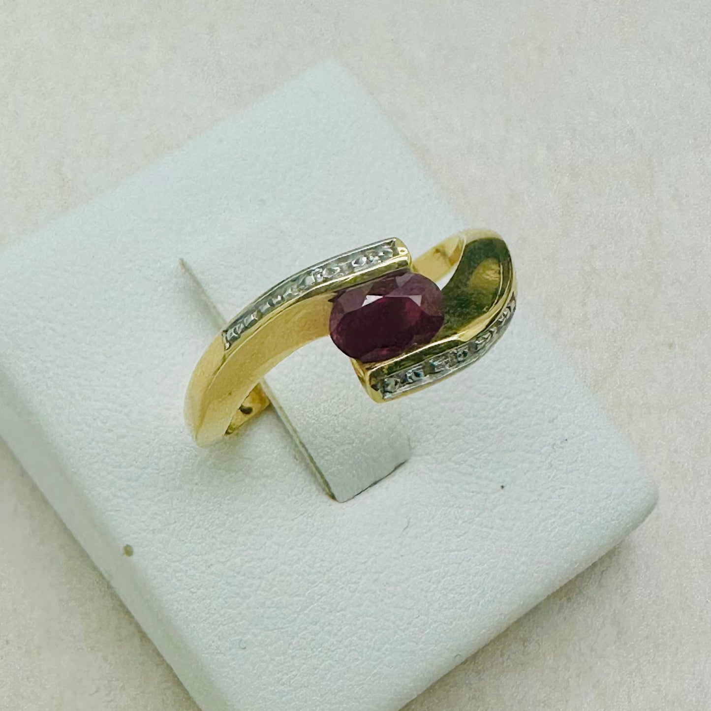 Bague Or Jaune 18K avec Rubis Certifié