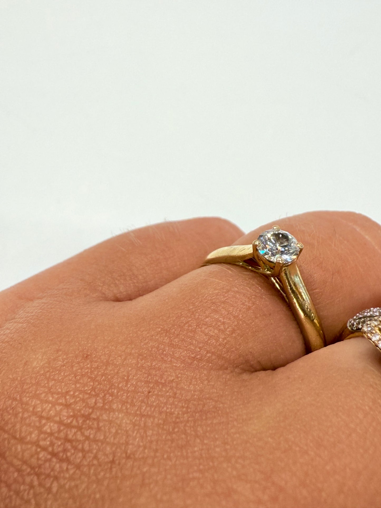 Solitaire en Or jaune 18k avec diamant de 0.44 carats
