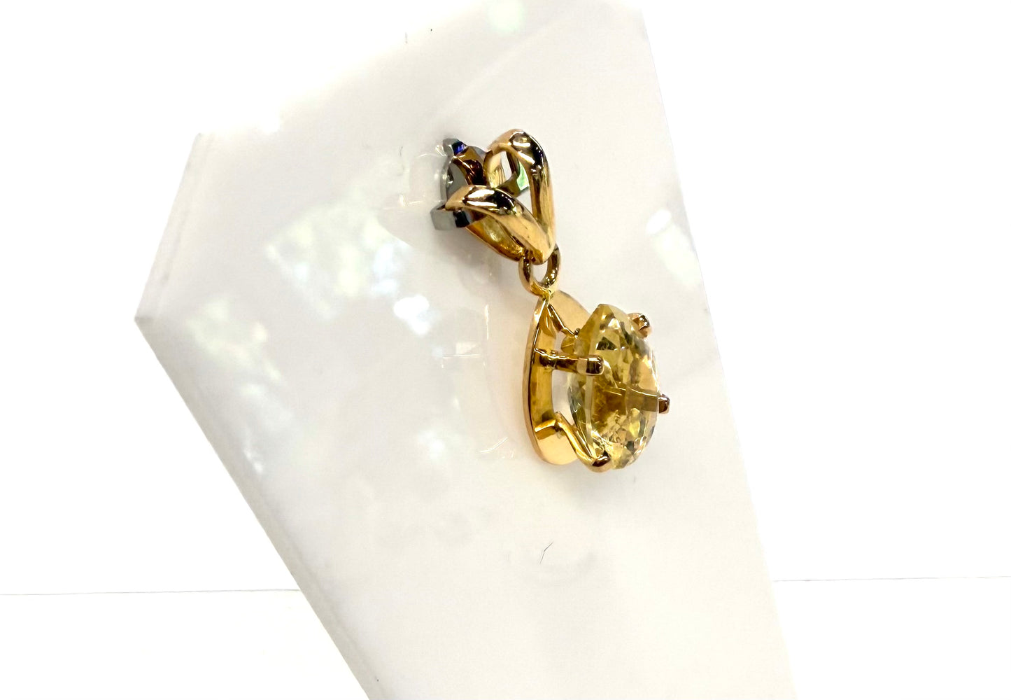 Pendentif en Or jaune 18k avec citrine