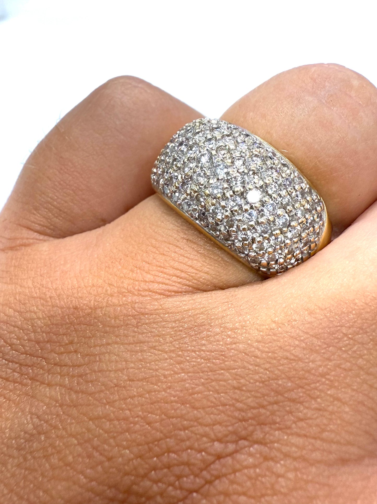 Bague en Or jaune 18K avec pavage de diamants T53