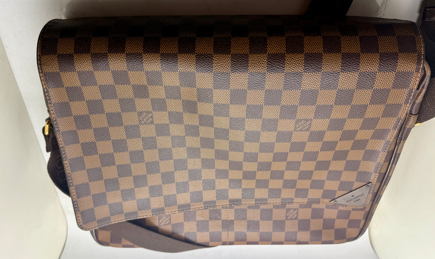 Sac à main Louis Vuitton Shelton MM en bon état