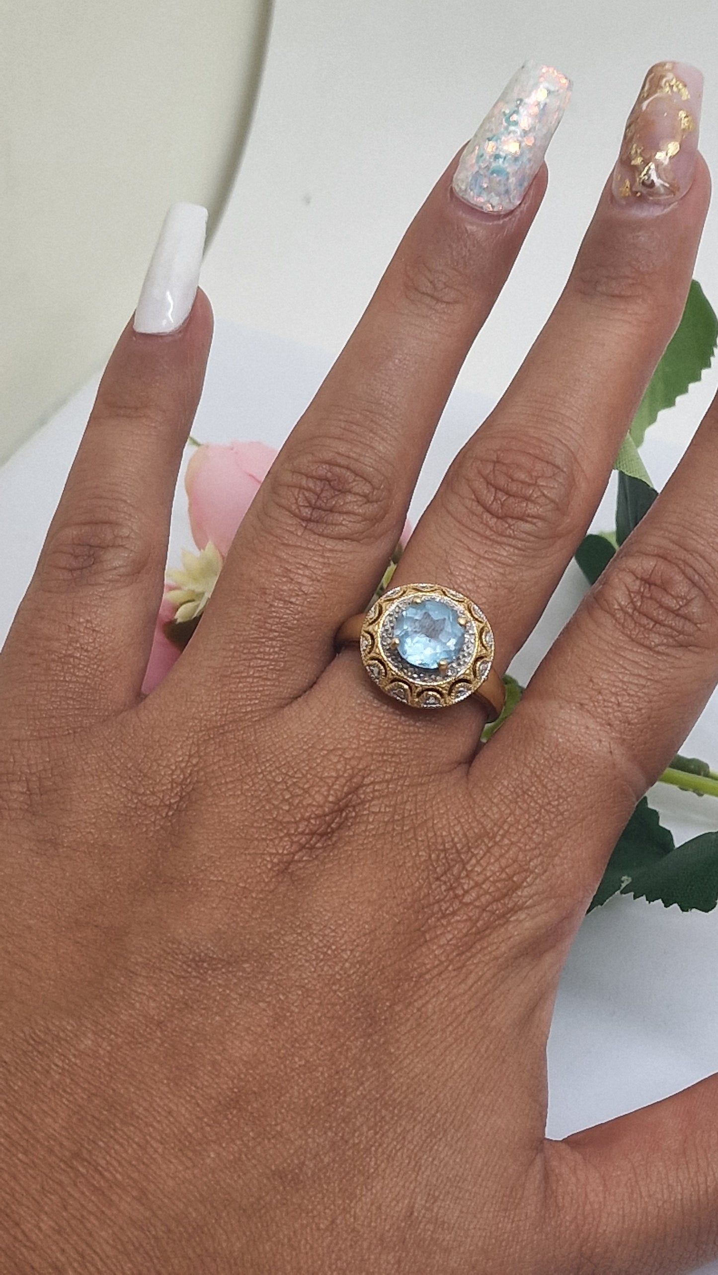 Bague en Or jaune 18K avec Aigue Marine