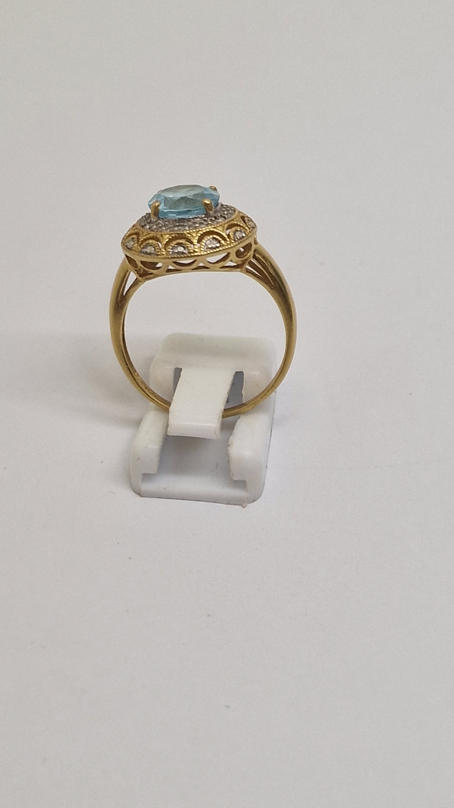 Bague en Or jaune 18K avec Aigue Marine