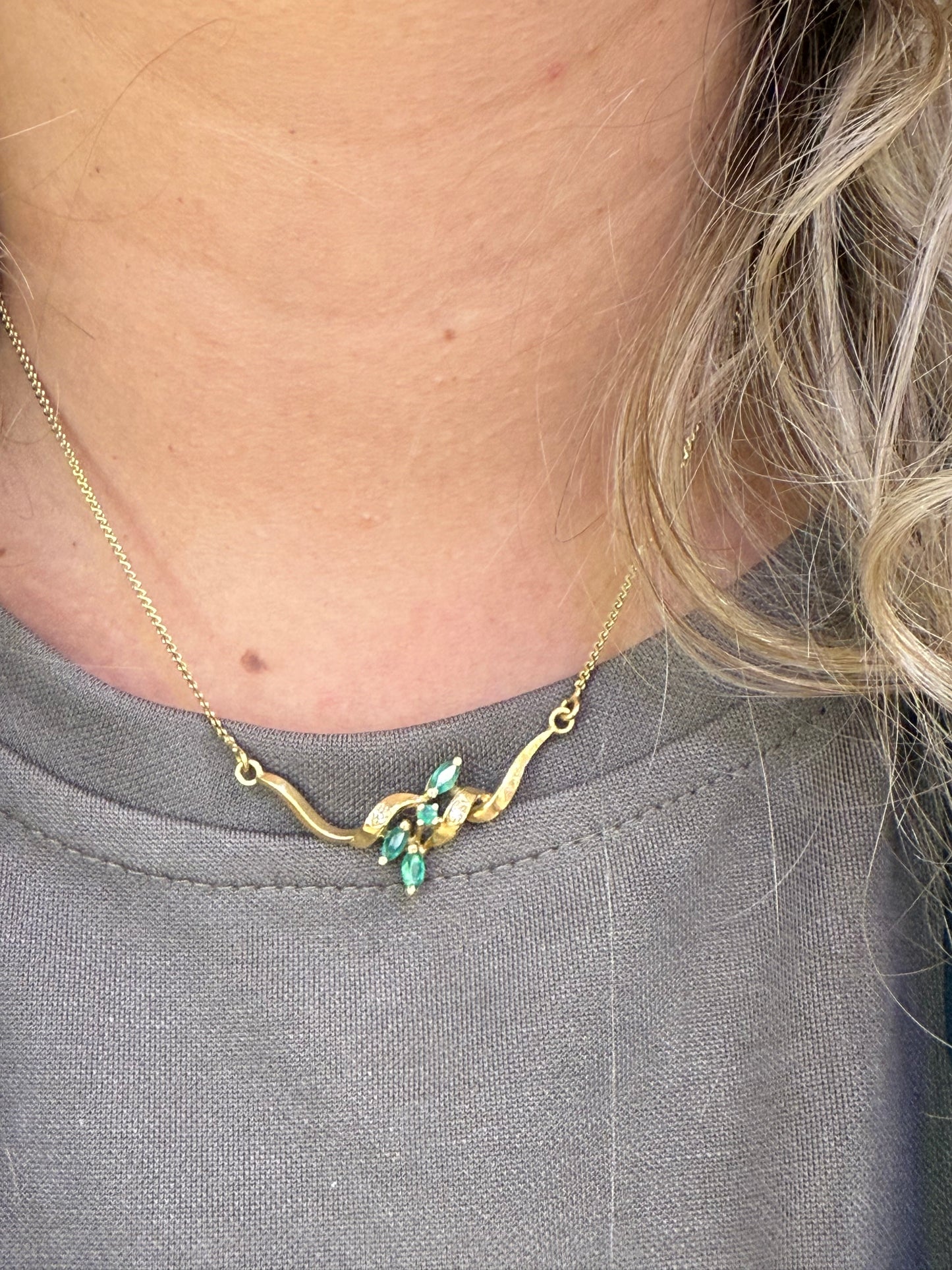 Collier Princesse Or Jaune 18k avec Emeraudes et Diamants