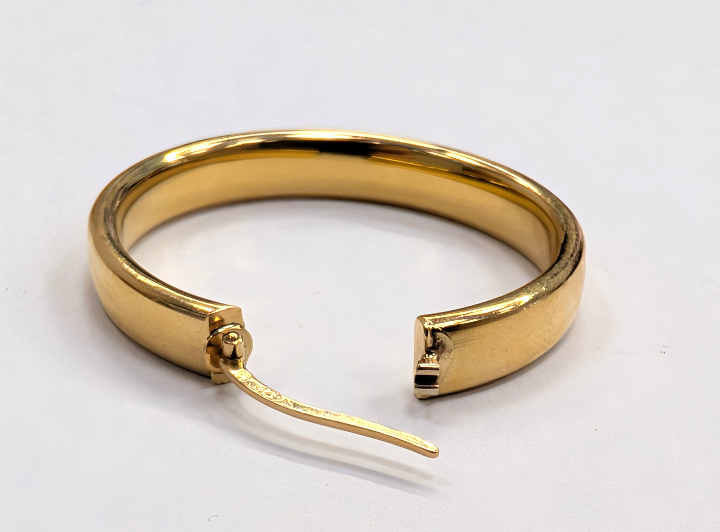 Boucles d'oreilles créoles en or jaune 18K 5.85 Grs
