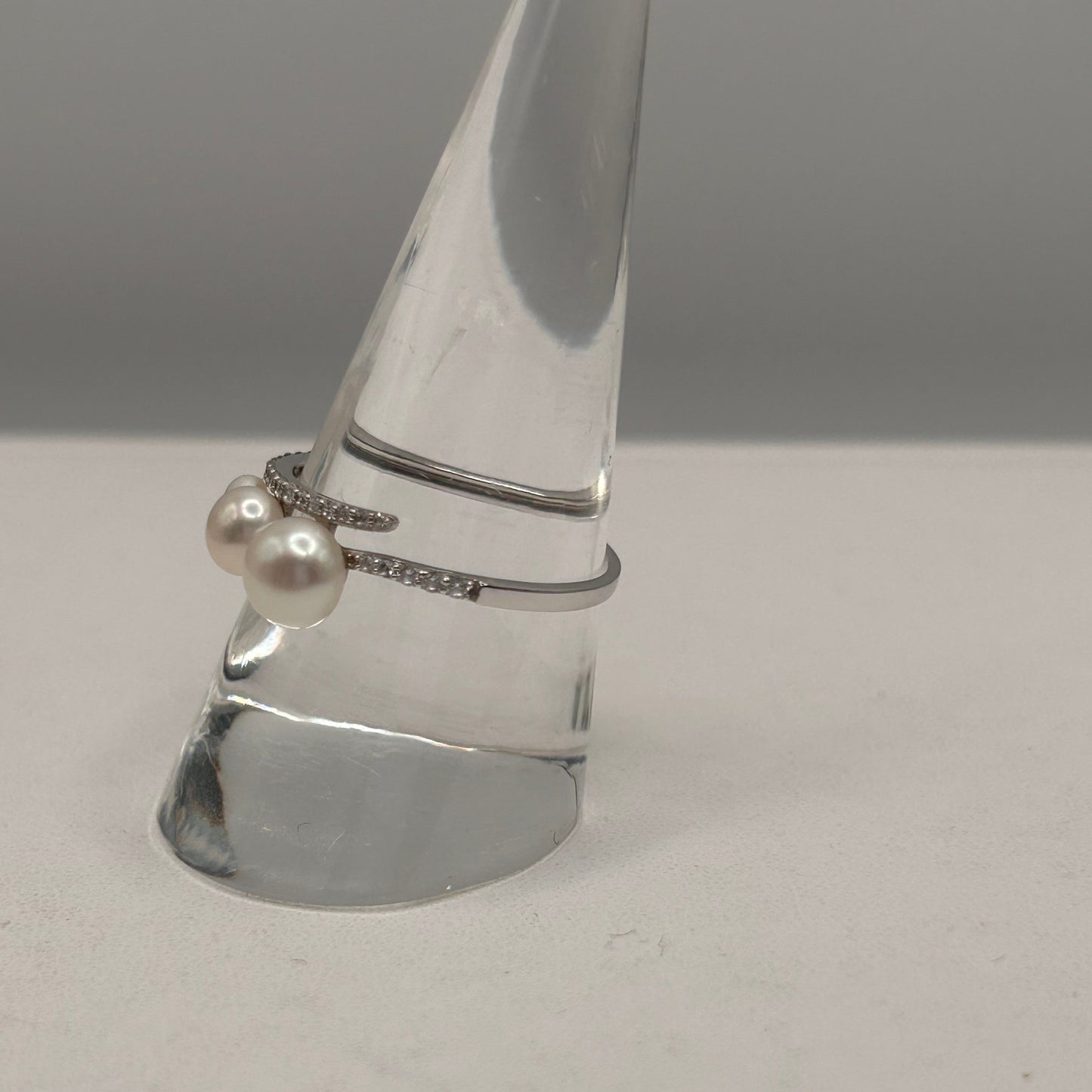 Bague en Or Blanc 18K avec Perles et Zirconiums
