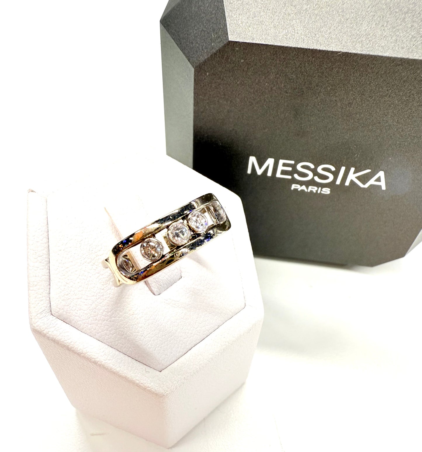 Bague Signée Or Blanc 18K avec Diamants MESSIKA 4.04 Grs - Taille 52