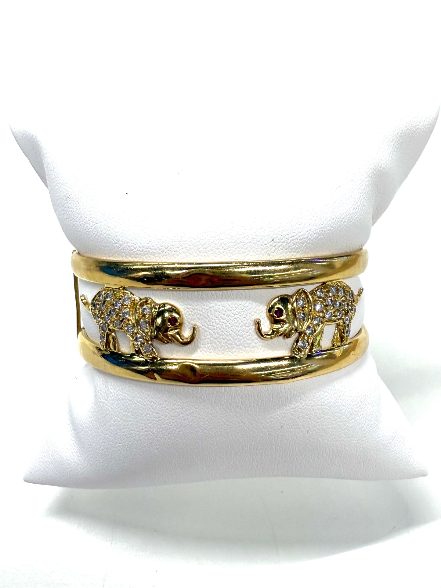 Bracelet Jonc en Or jaune avec éléphant et zirconium