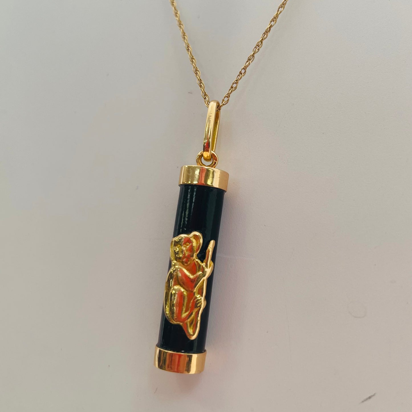 Pendentif Symbole Singe Or Jaune 18K avec Onyx