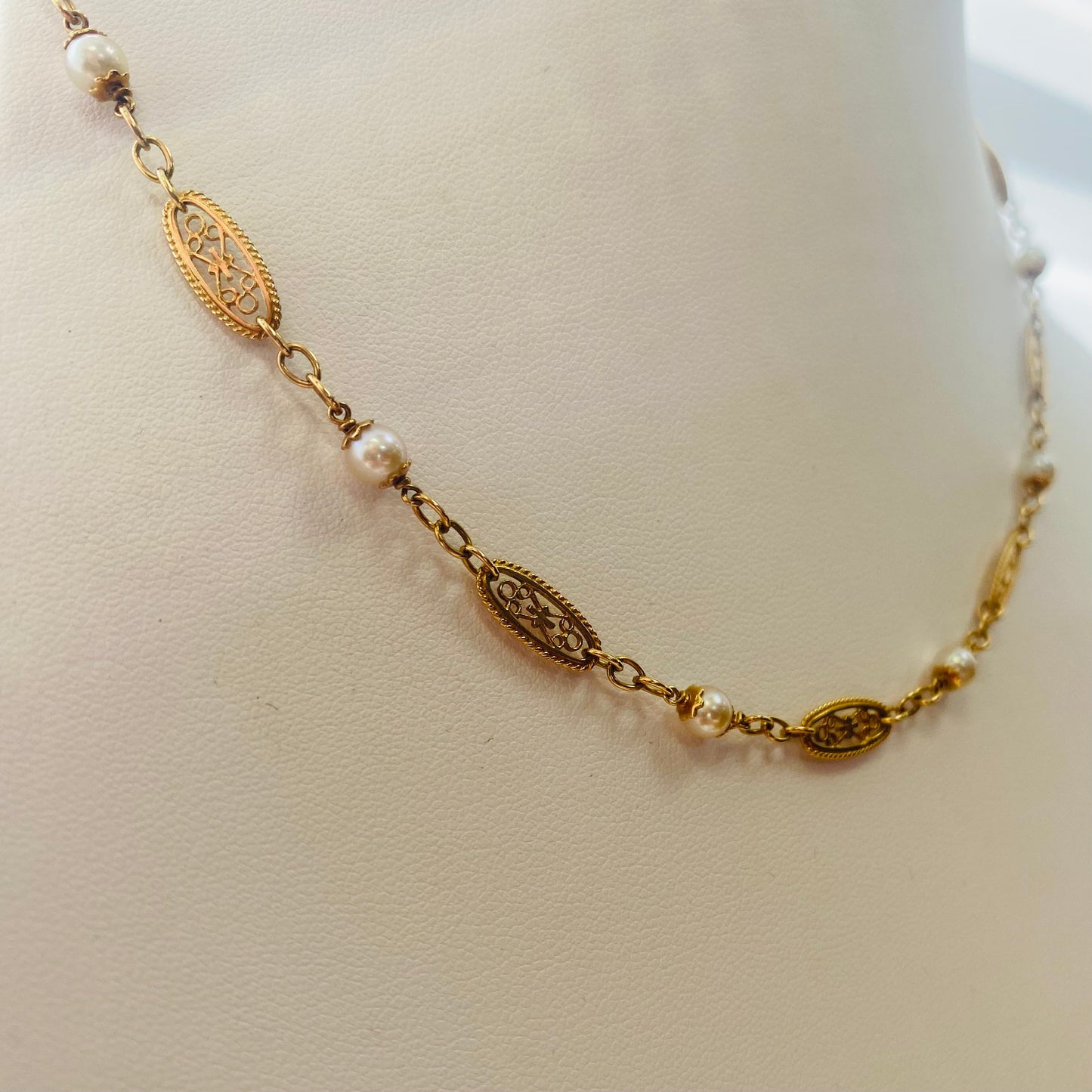 Collier Princesse en Or Jaune 18 carats avec Perles Nacrées - 12.50 Grs