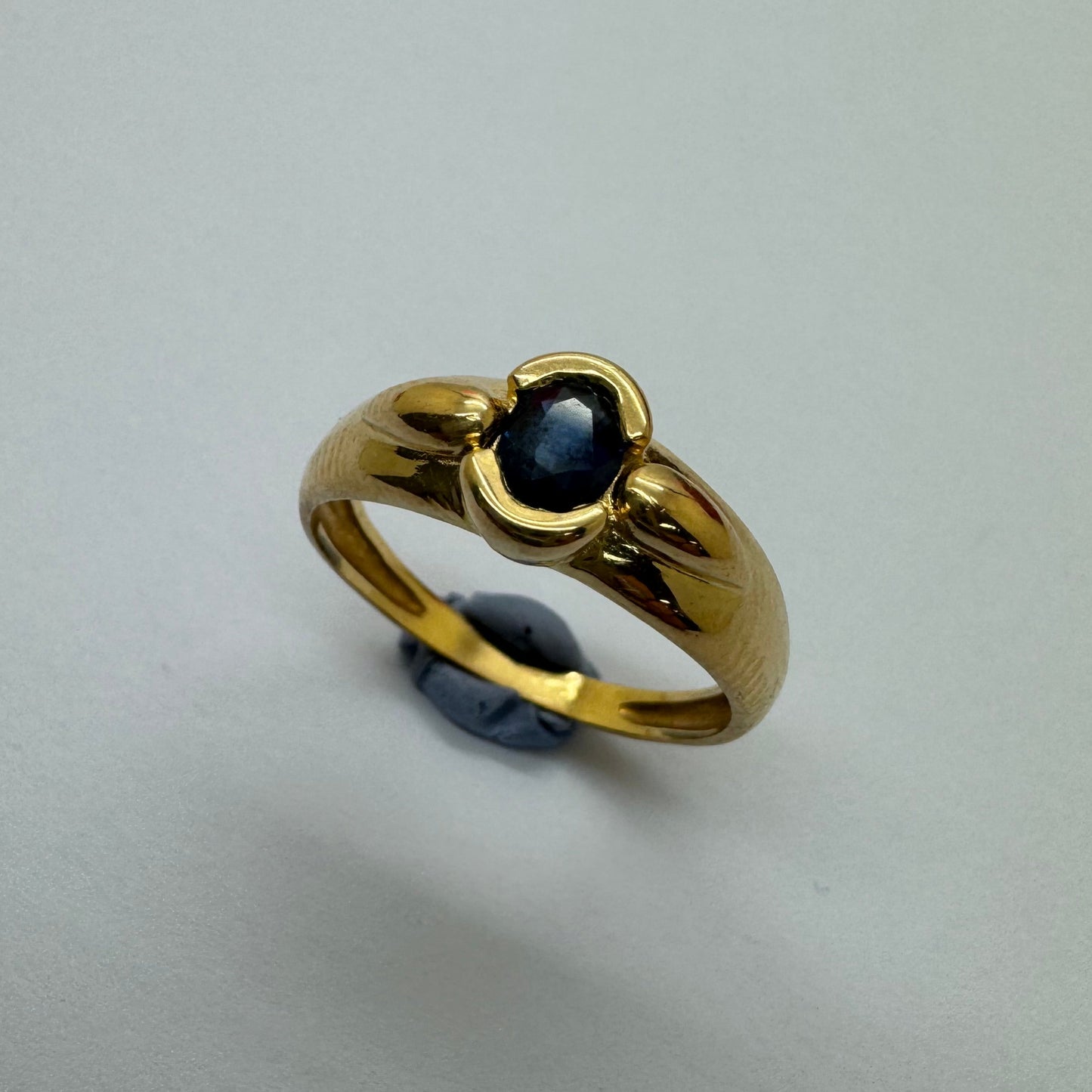 Bague en Or Jaune 18K avec Saphir T53