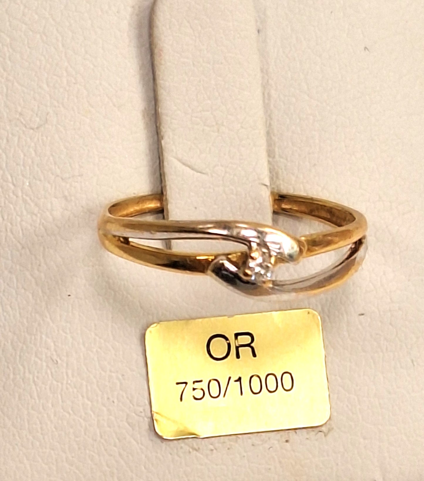 Solitaire en Or Jaune 18K avec Diamant 0.02ct