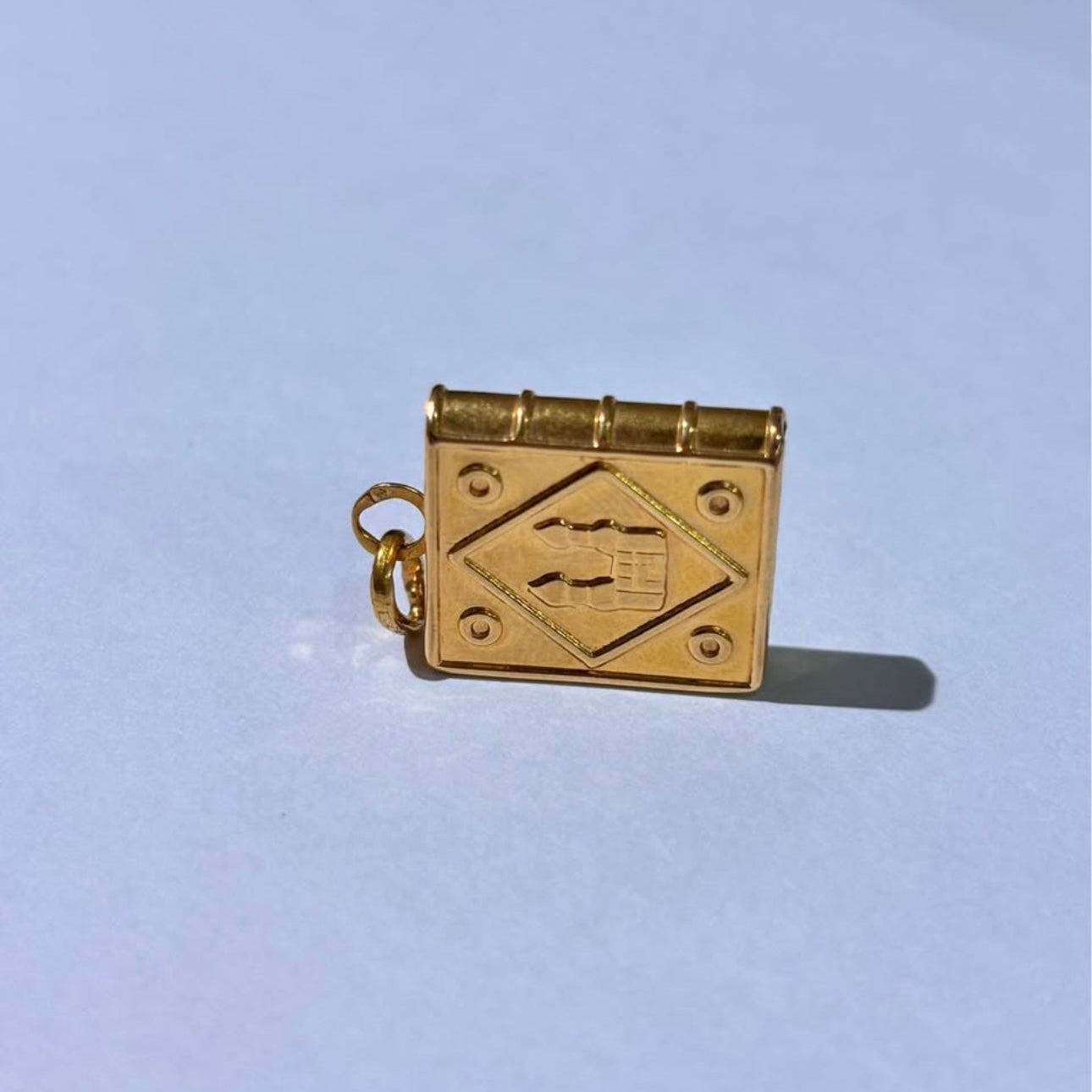 Pendentif symbole en or 18K - 3,35 Grs