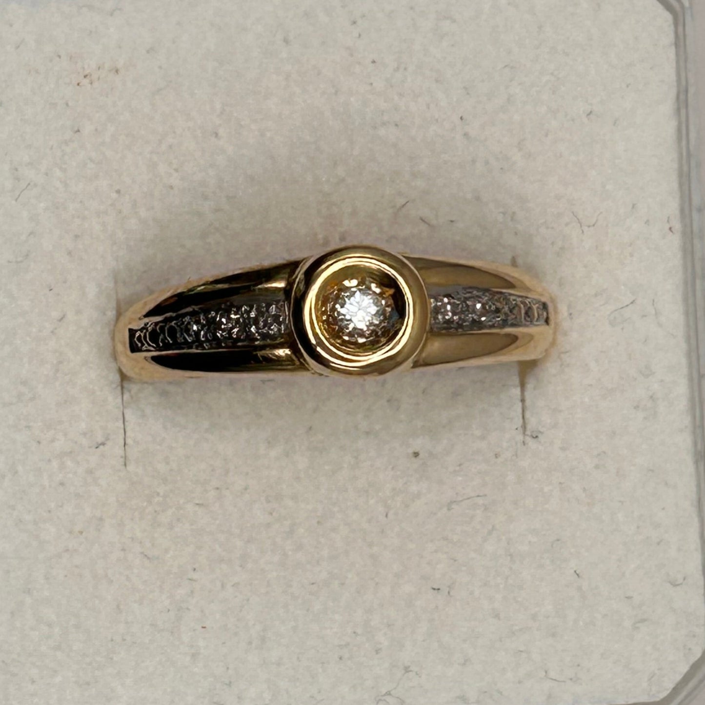 Bague en Or Jaune 18K avec Diamants 0.05ct