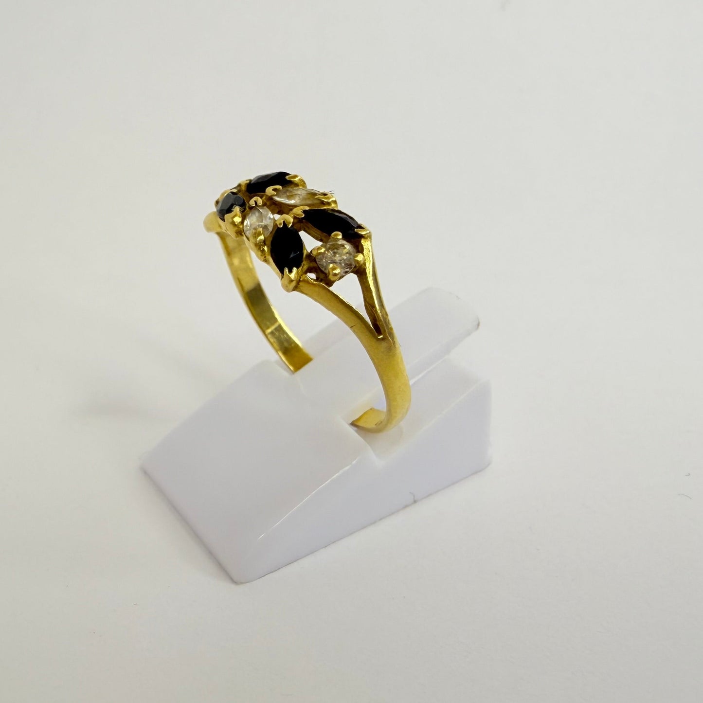 Bagues Or Jaune 18K avec Diamants et Saphir - 2.36 Grs