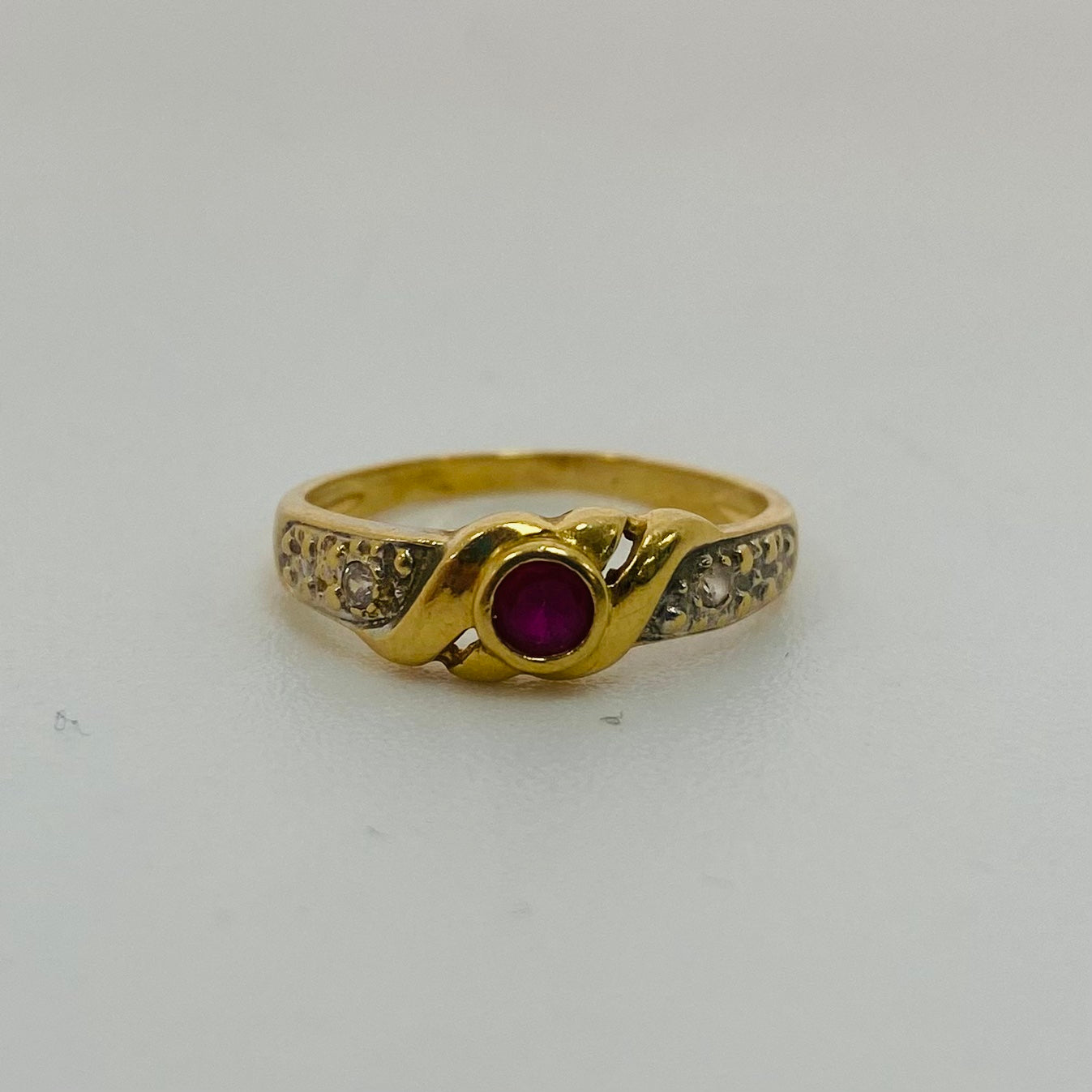 Bague en Or Jaune 18K Rubis et Zirconiums
