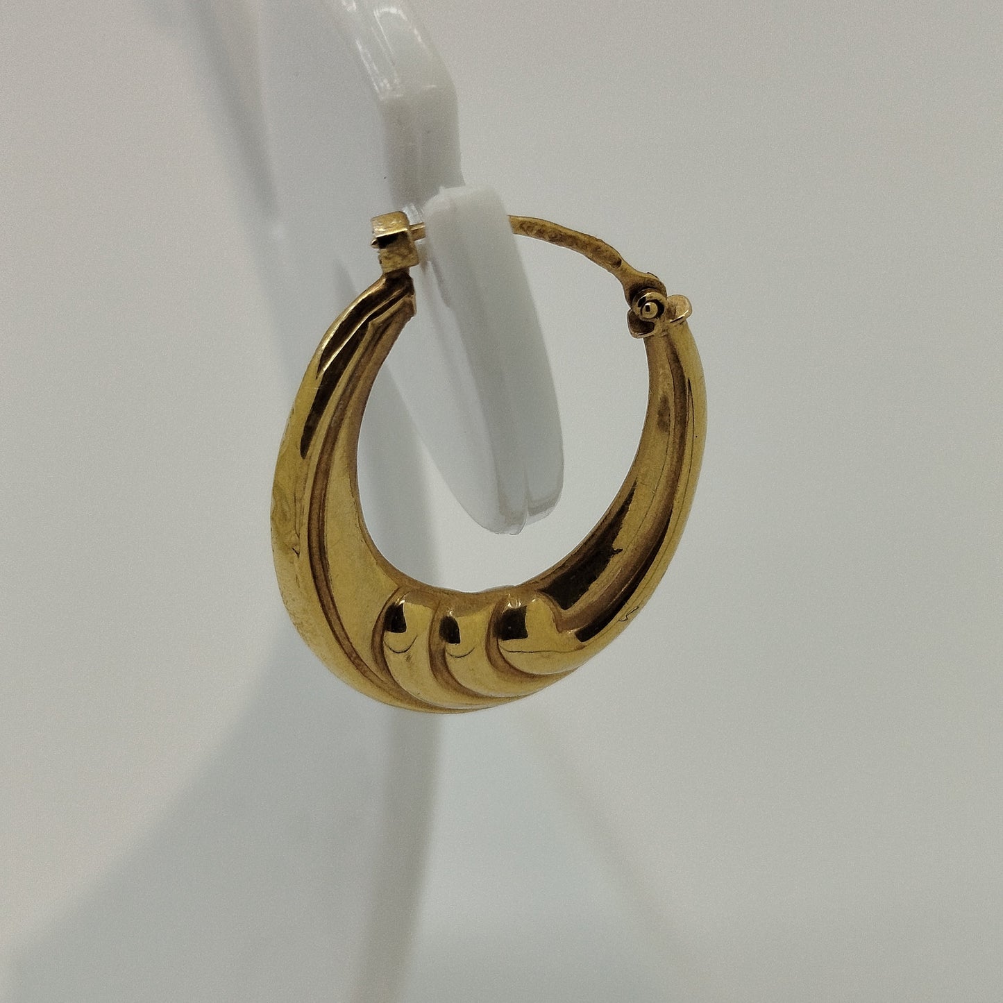 Boucles d'oreilles créoles en or jaune 18K 1.34 Grs