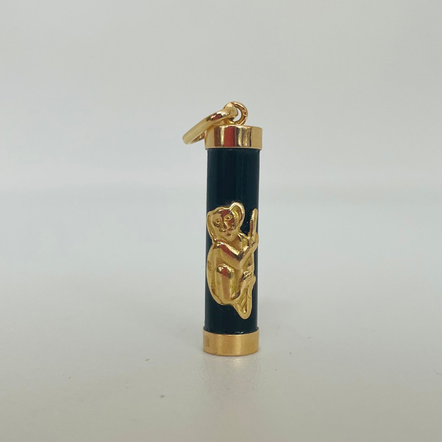 Pendentif Symbole Singe Or Jaune 18K avec Onyx