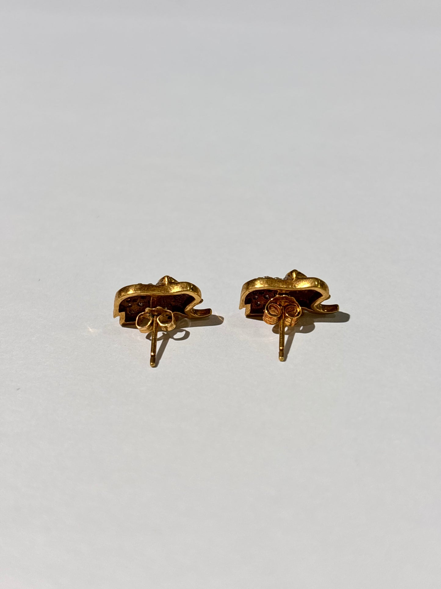 Boucles d'oreilles puces éléphant diamants 18K