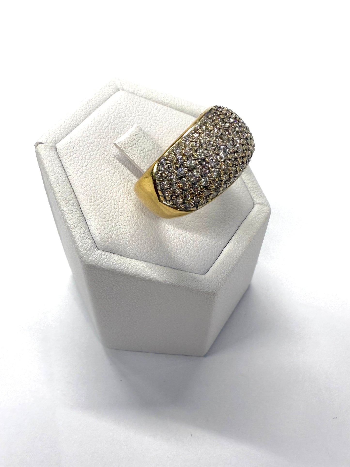 Bague en Or jaune 18K avec pavage de diamants T53