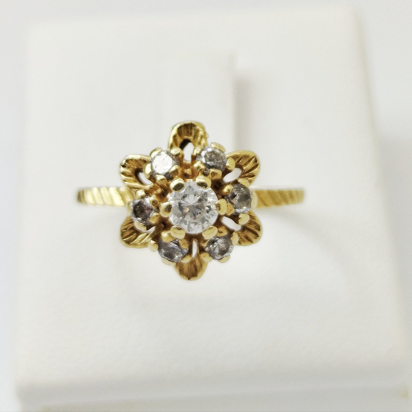 Bague Fleur en Or Jaune 18 Carats 2.39 Grs - Taille 51