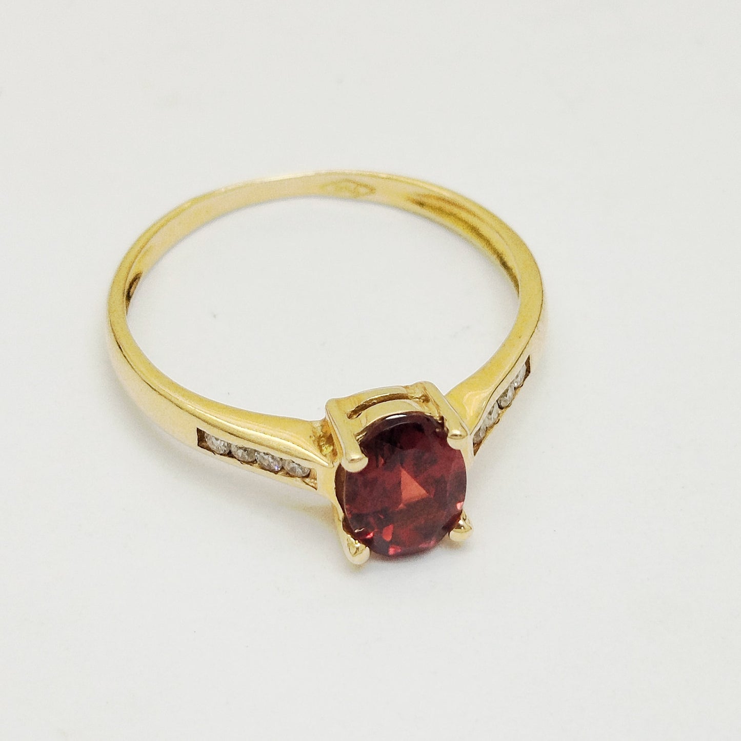 Bague Or Jaune 18K avec Diamants et Zirconium Rouge 1.94 Grs - Taille: 53