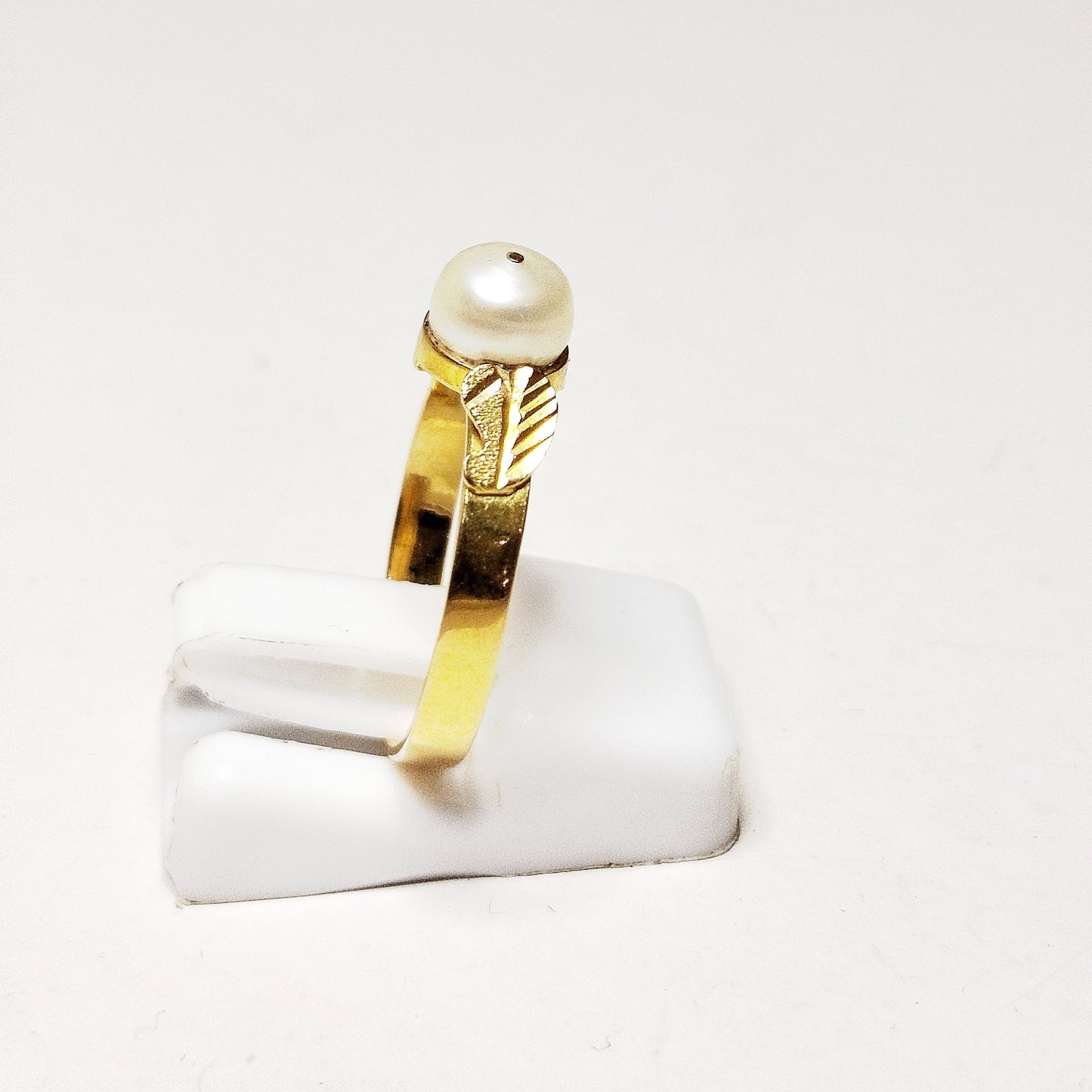 Bague Solitaire Or en Jaune 18 Carats avec Perle Centrale - T 53