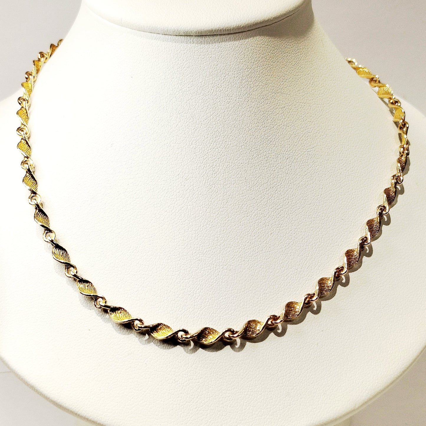 Collier Matinée Torsadé en Or Jaune 18 Carats - 17,16 Grs