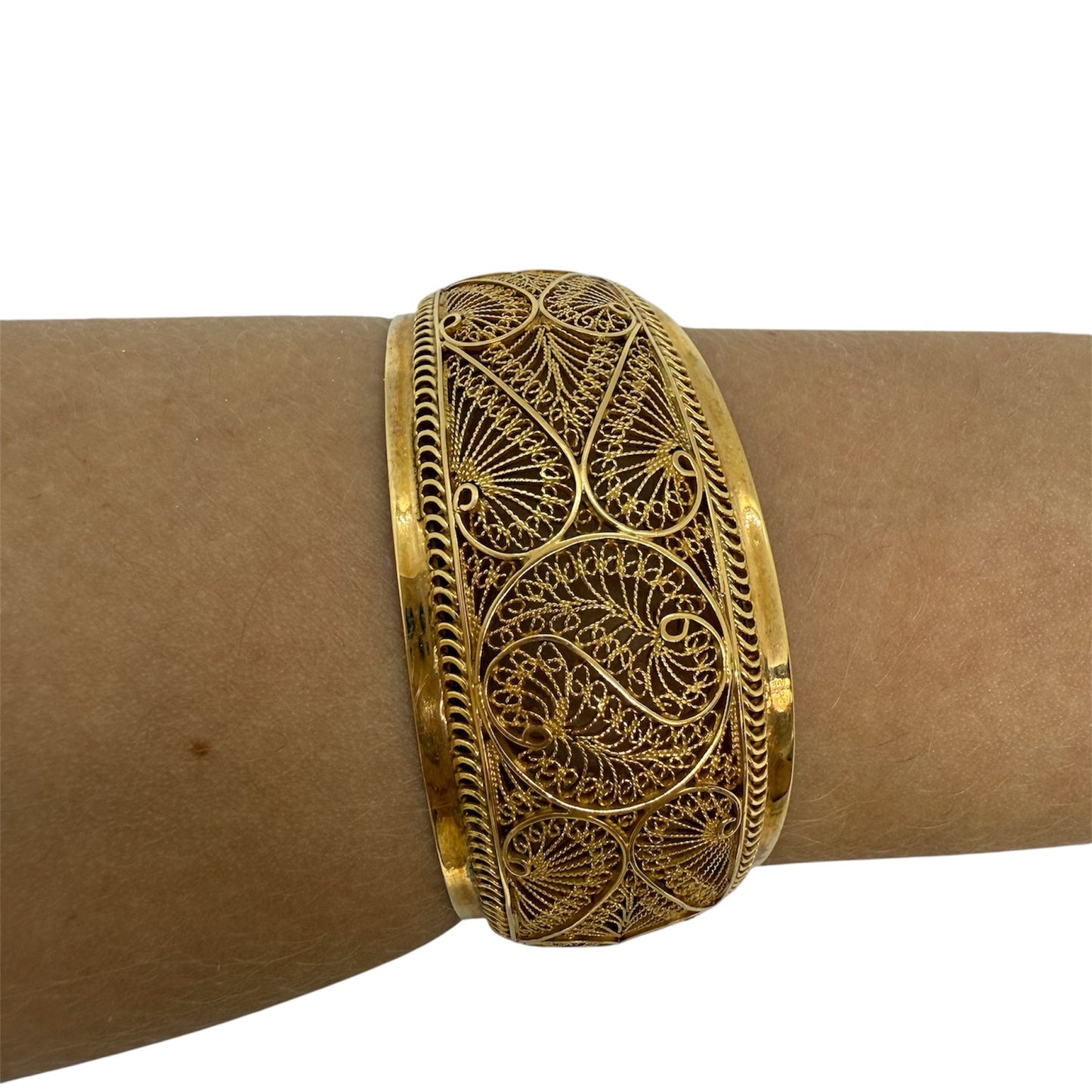 Bracelet jonc en or jaune 18K 30.86 Grs