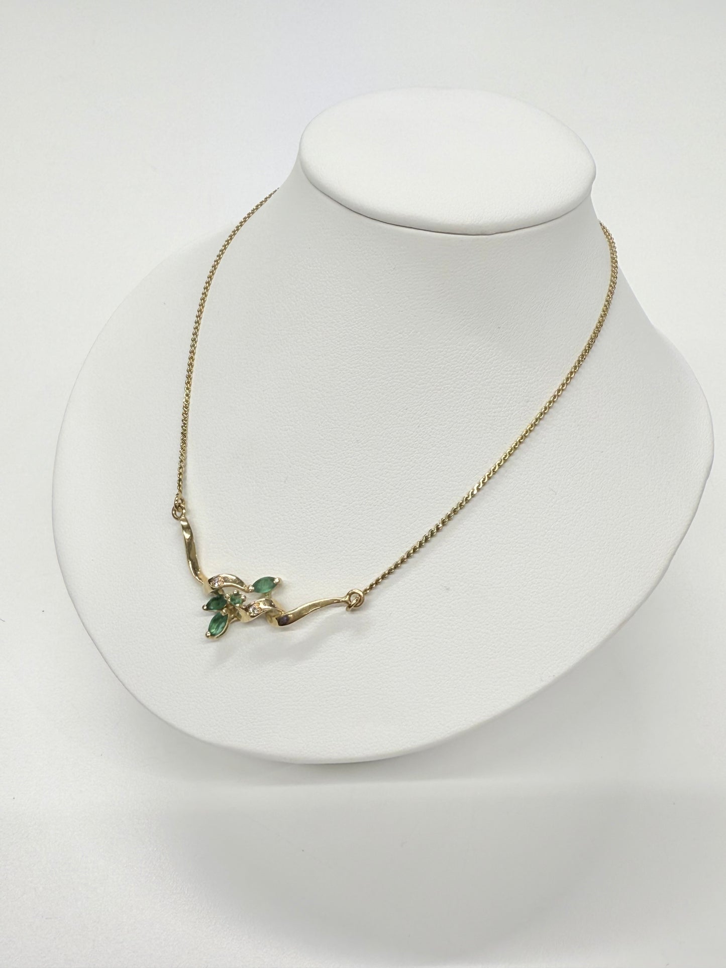 Collier Princesse Or Jaune 18k avec Emeraudes et Diamants