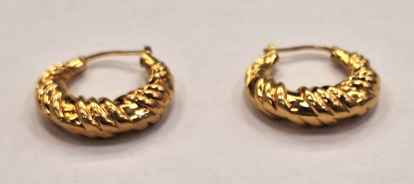 Boucles d'oreilles créoles en or jaune 18K