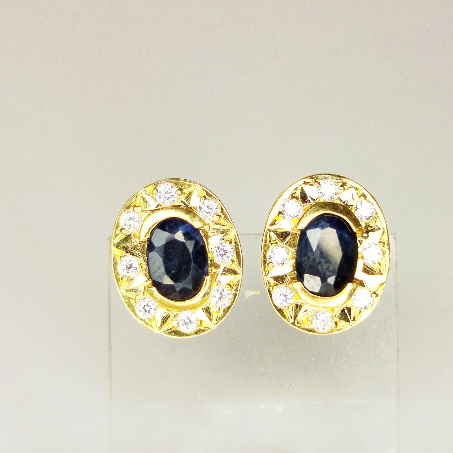 Boucles d'oreilles clou en or jaune 18k avec zircone - 1.75 Grs