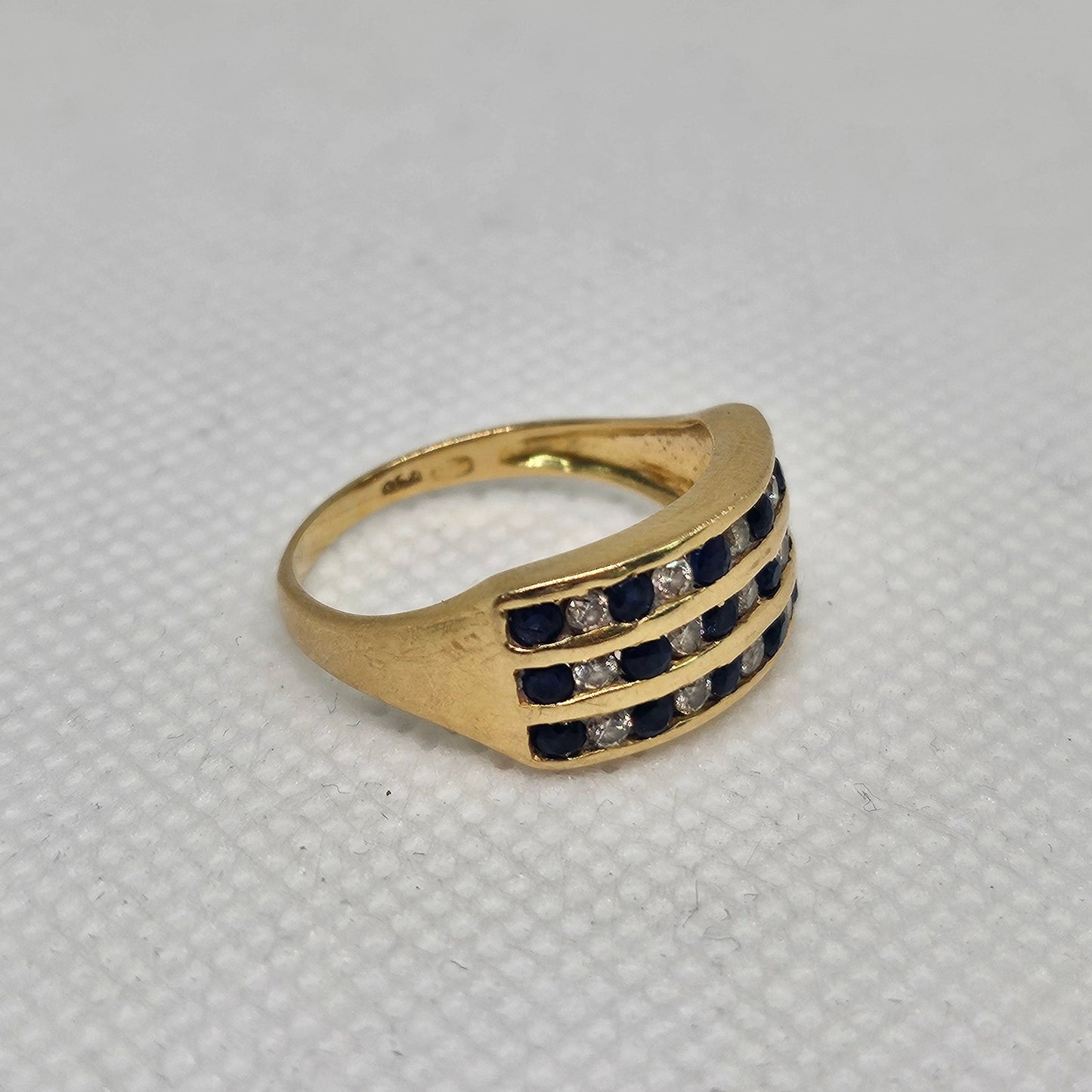 Bagues en or jaune avec saphir et diamants Taille -52
