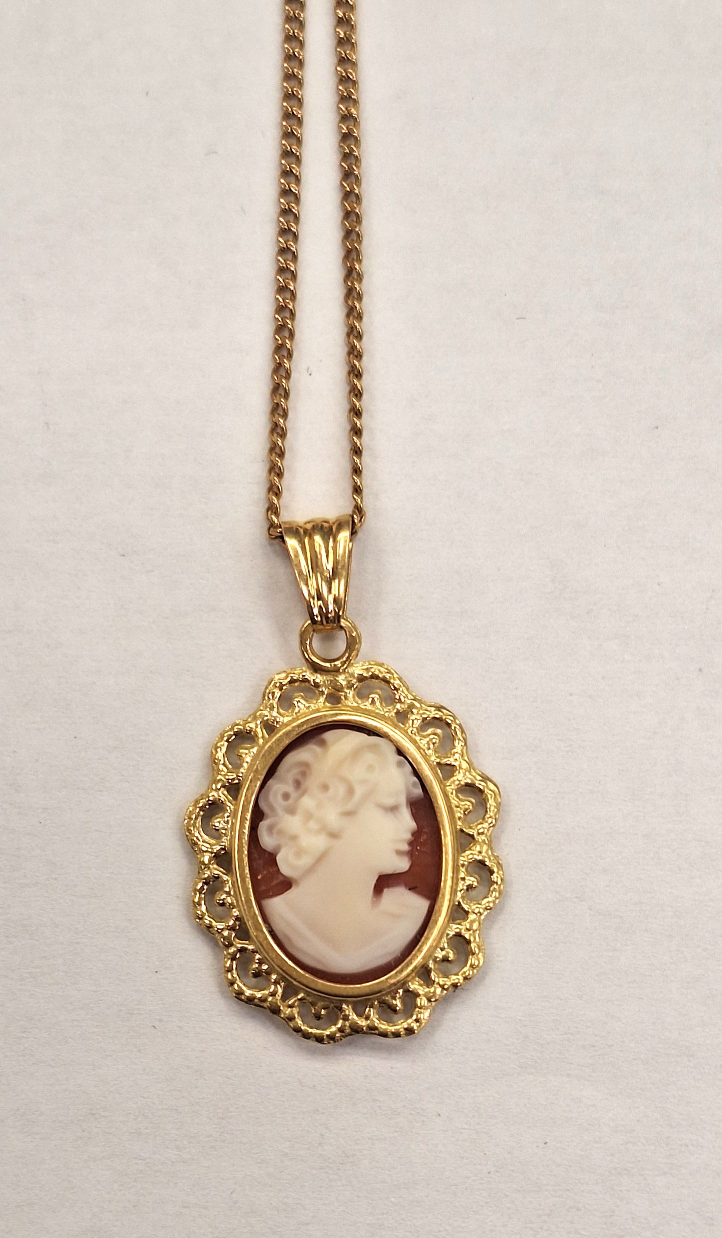 Pendentif camée Médaille Or Jaune 18K