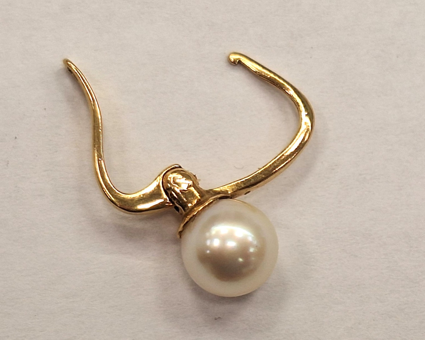 Boucles d'oreilles dormeuses en Or jaune 18Kavec perles