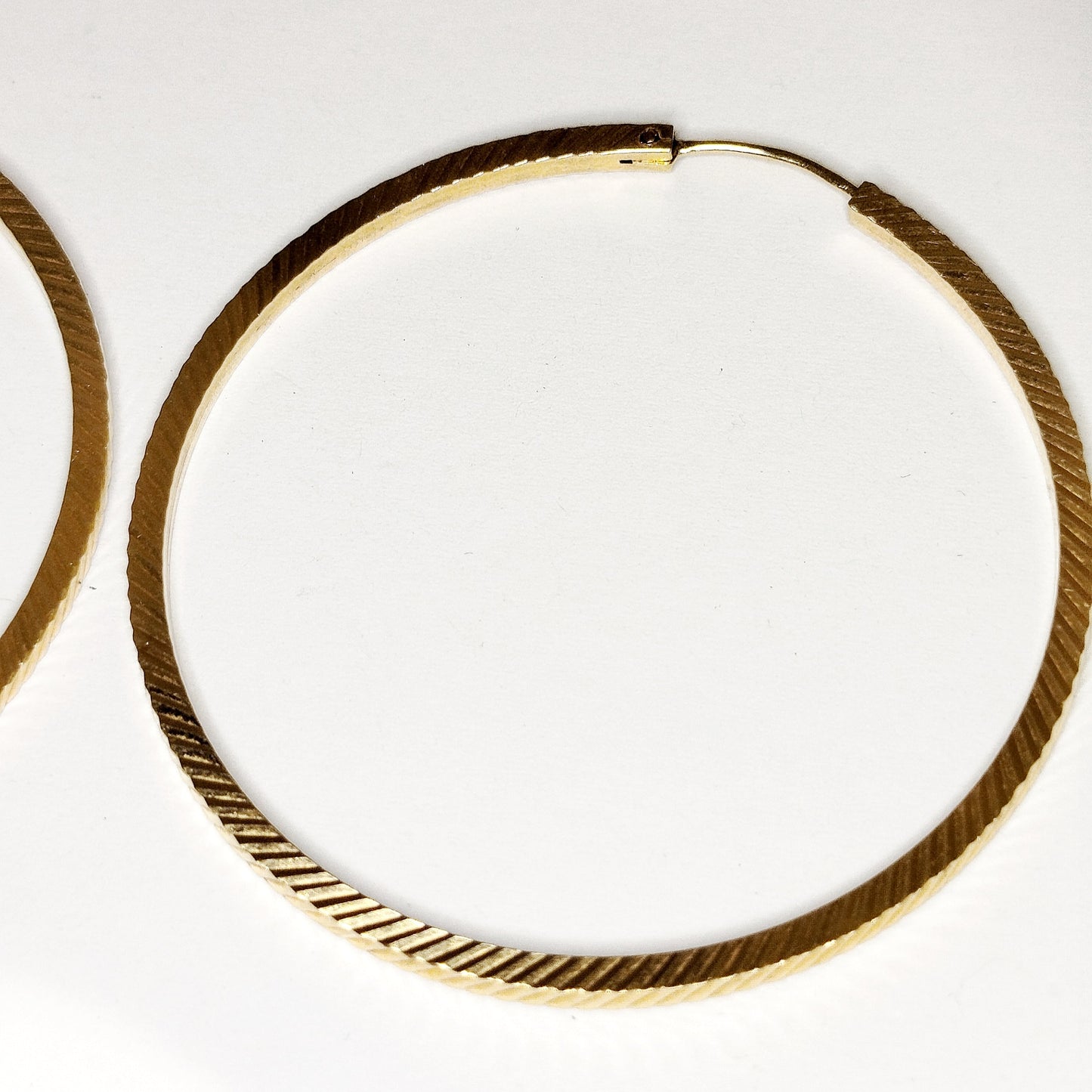 Boucles d'oreilles créoles en or jaune 18K 7.29 Grs