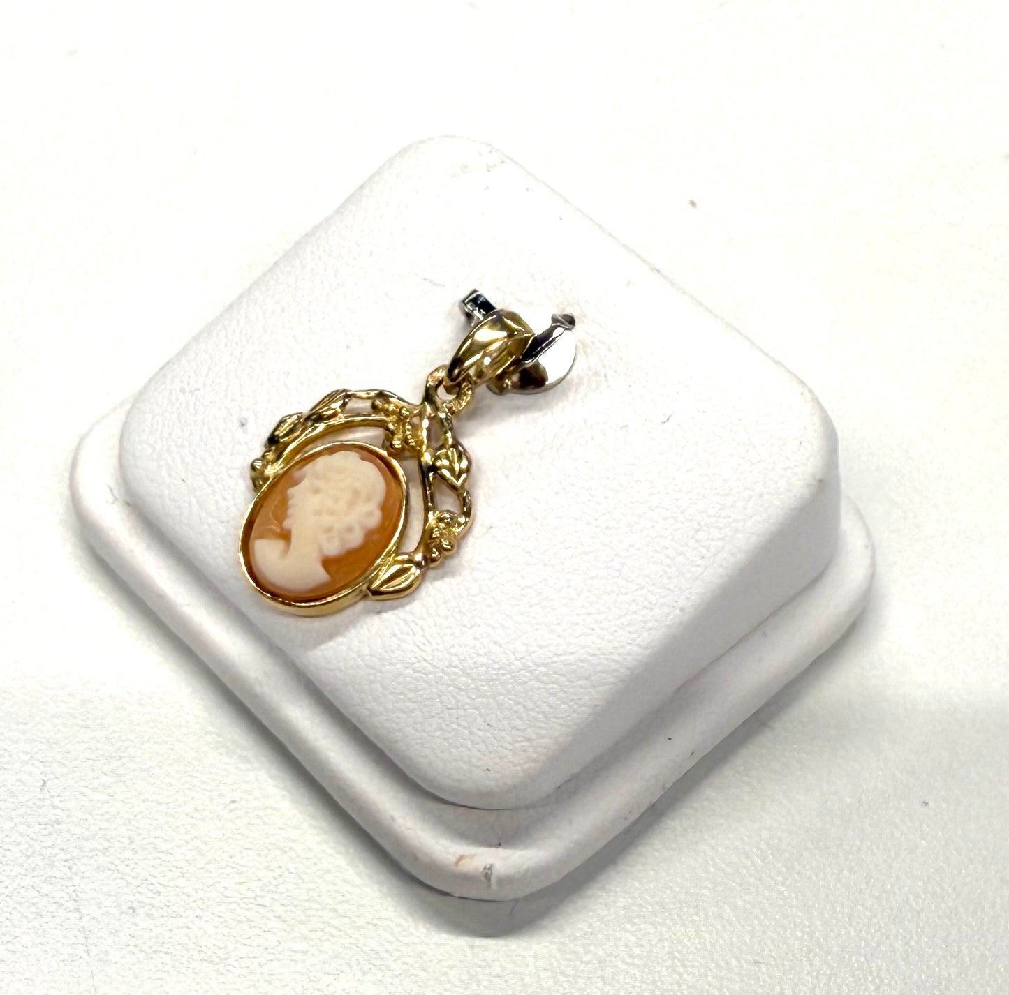 Pendentif Camée Or Jaune 18k visage femme