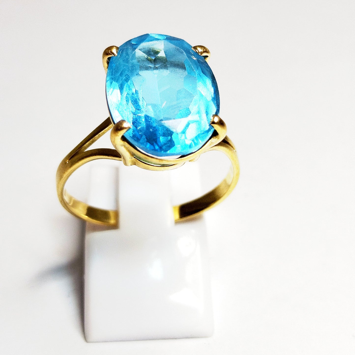Bague en Or Jaune 18 Carats avec Topaze – Taille 63