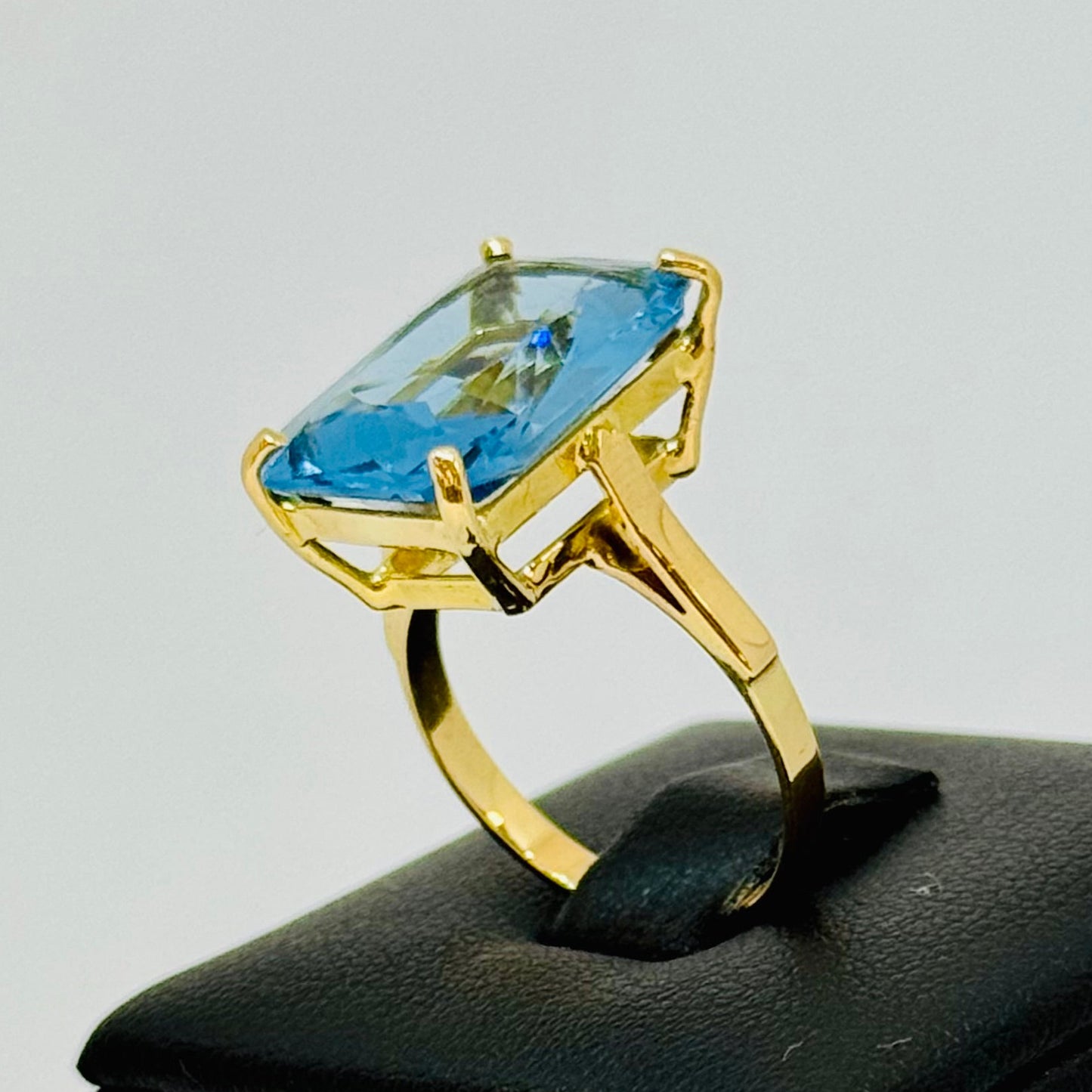 Bague Cocktail Or Jaune 18K avec Oxyde de Zirconium