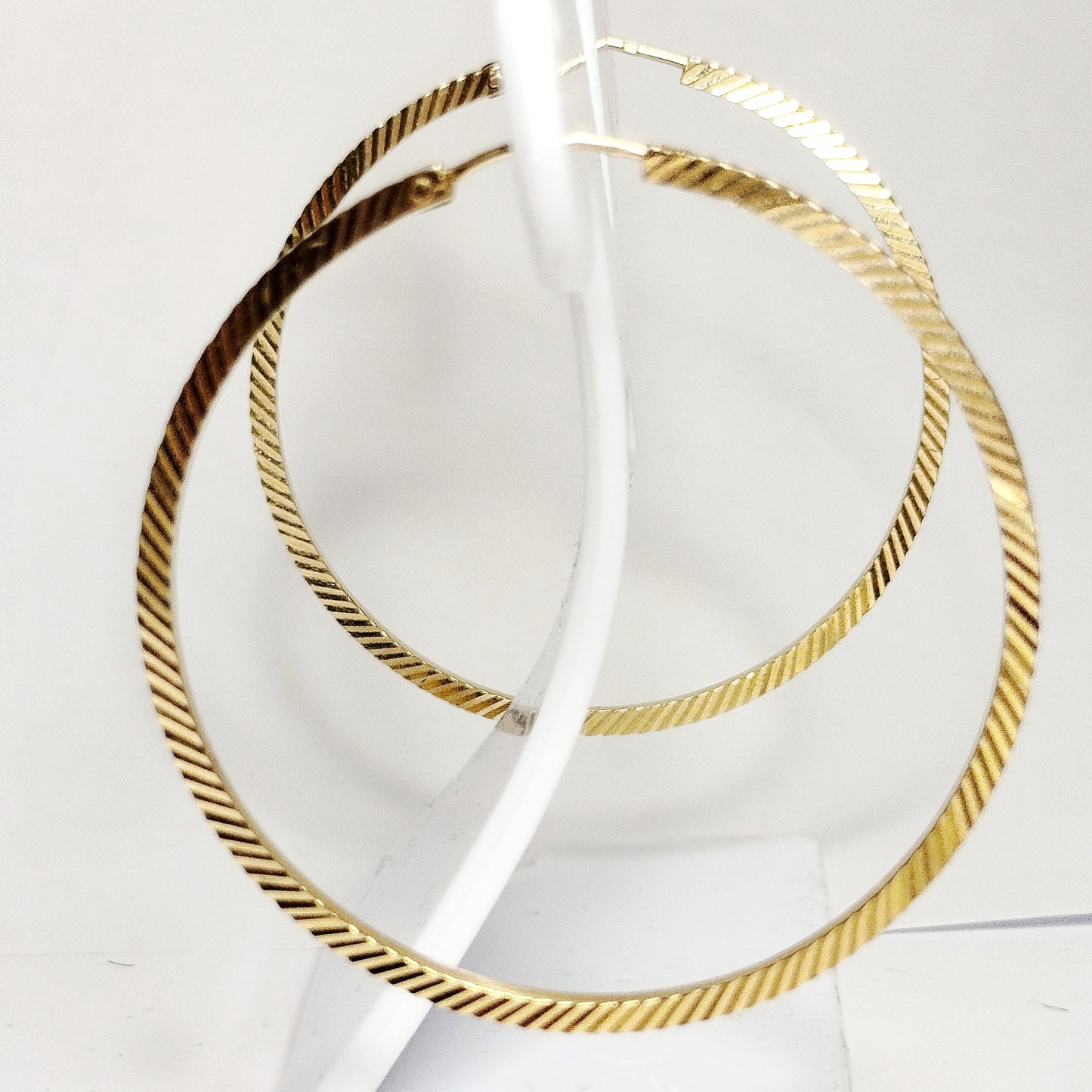Boucles d'oreilles créoles en or jaune 18K 7.29 Grs