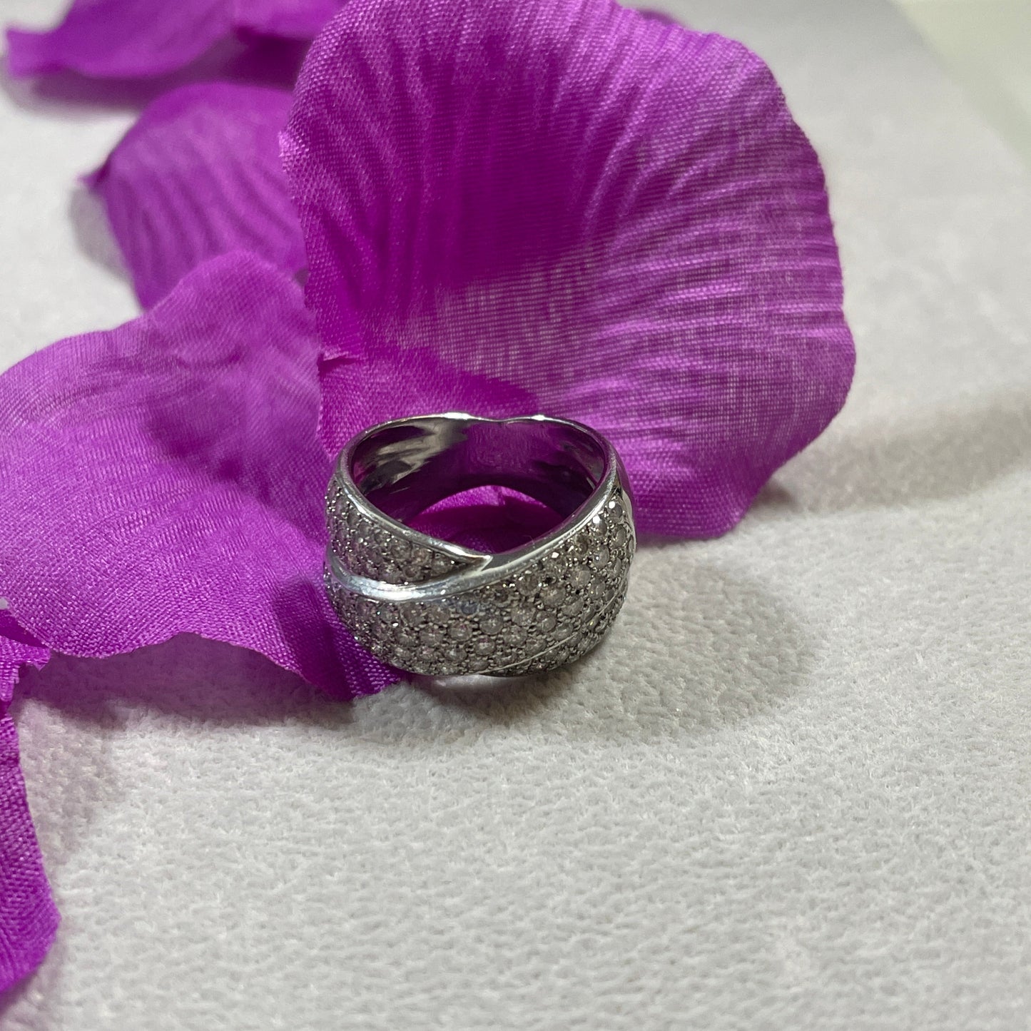 Bague Croisée en Or Blanc avec Diamants 18 Carats - 10.12 Grs
