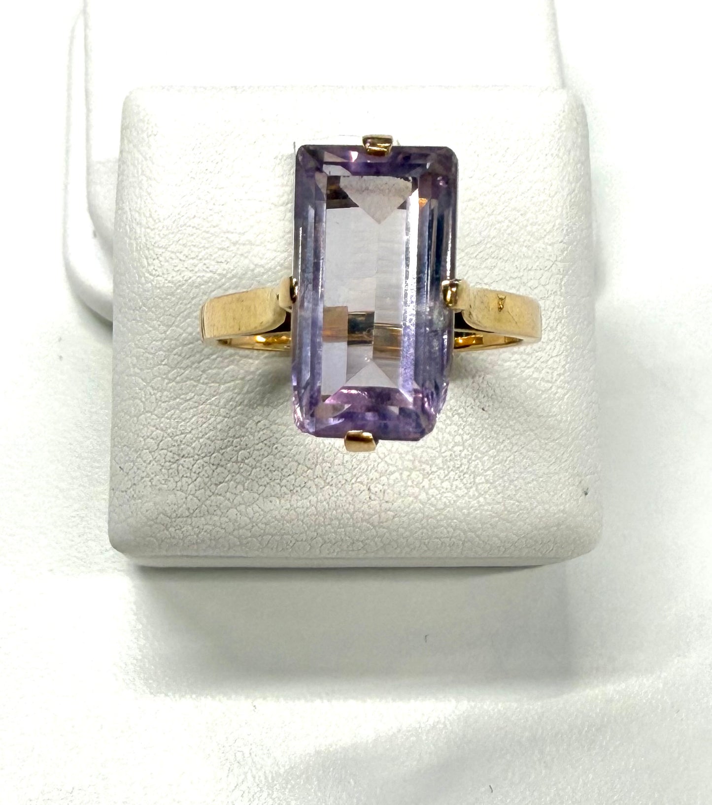 Bague en Or Jaune 18K et Améthyste T.52