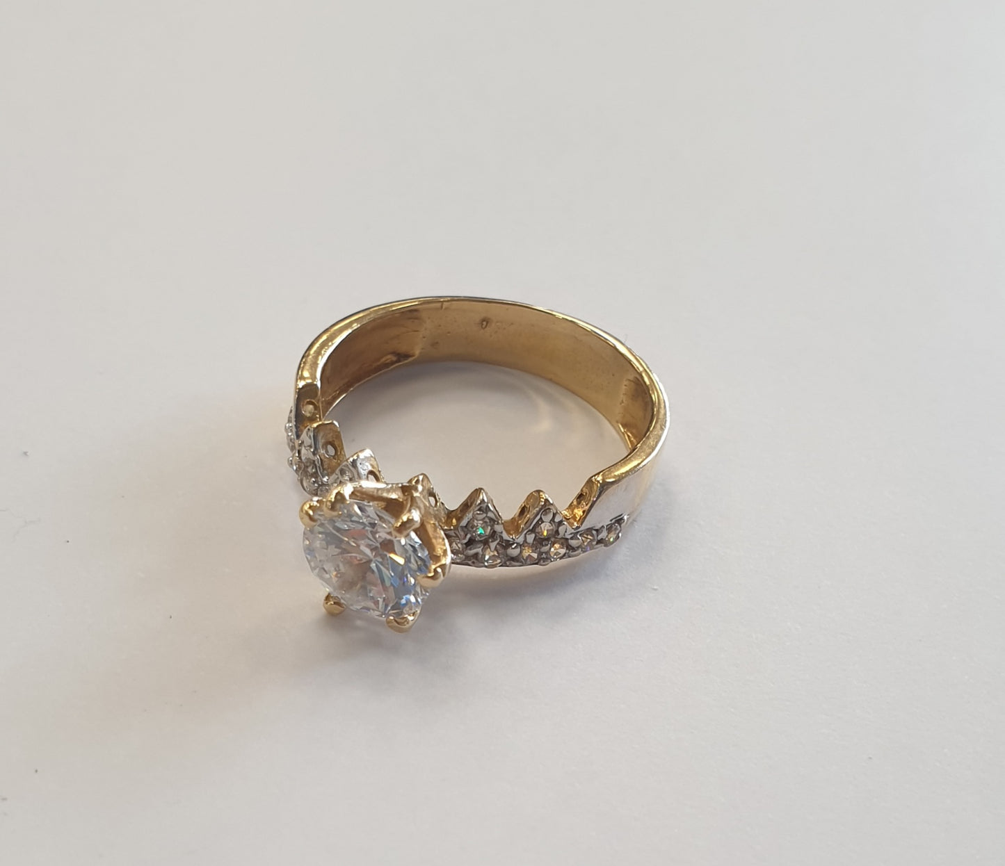 Bagues Or Jaune 18k avec Oxyde de Zirconium