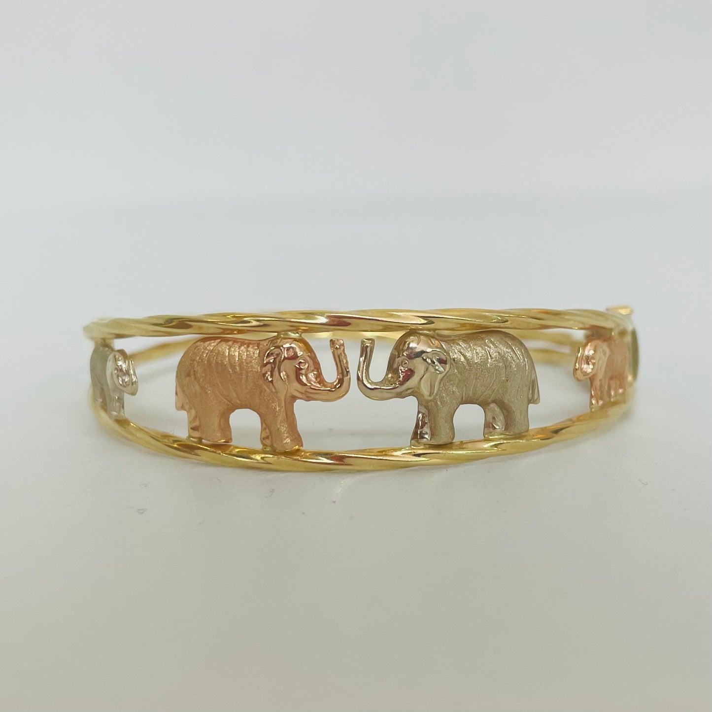 Jonc en 3 ors motif éléphants 18K 5,5cm