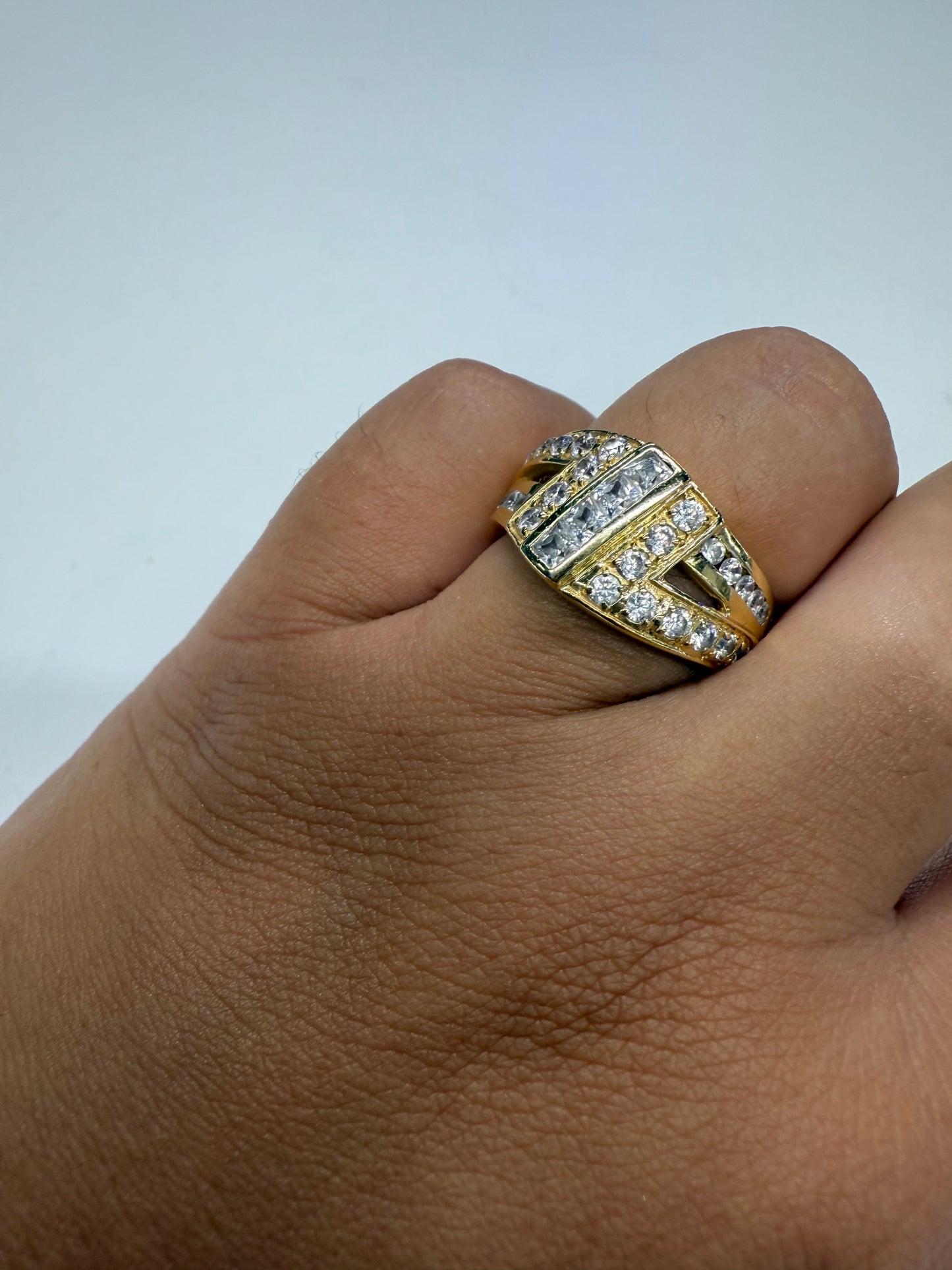 Bague empierrée en Or jaune 18K