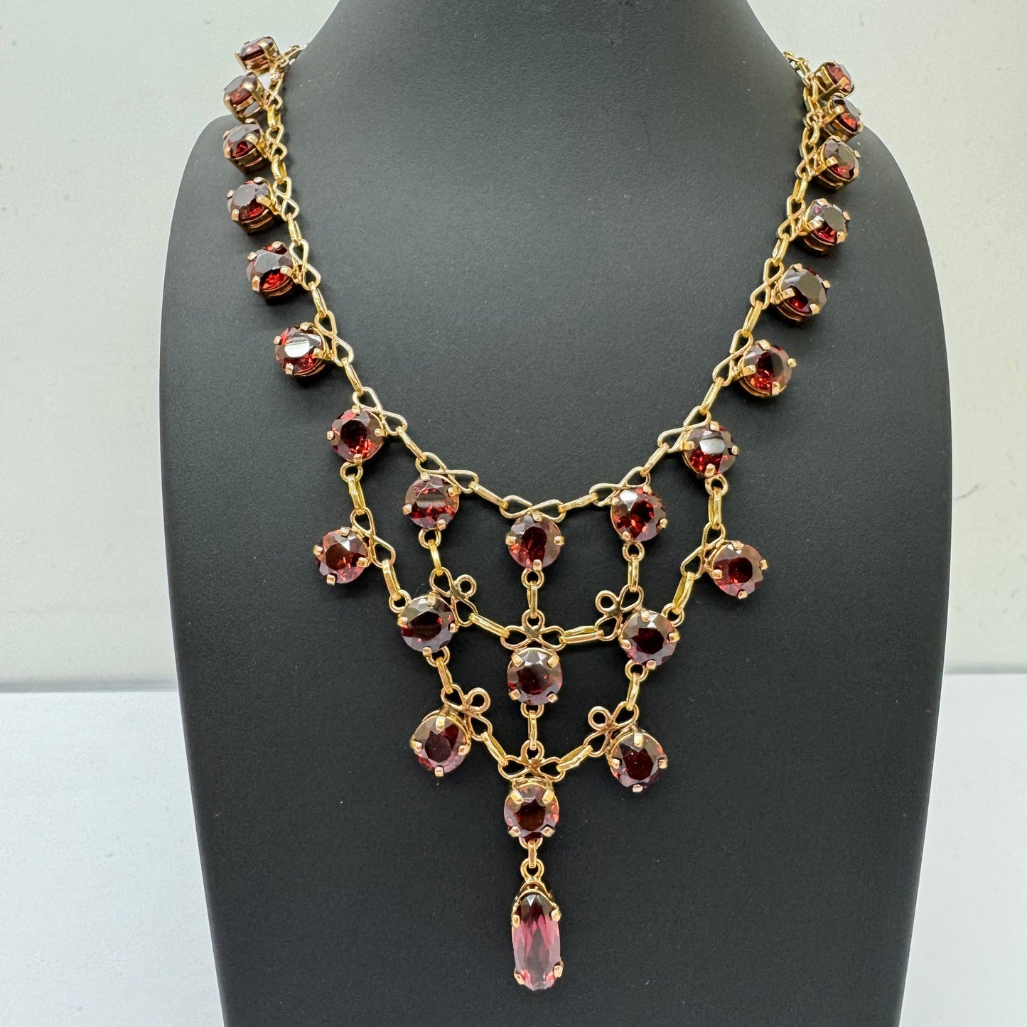 Collier Ras du Cou Or Jaune 18K et Grenats