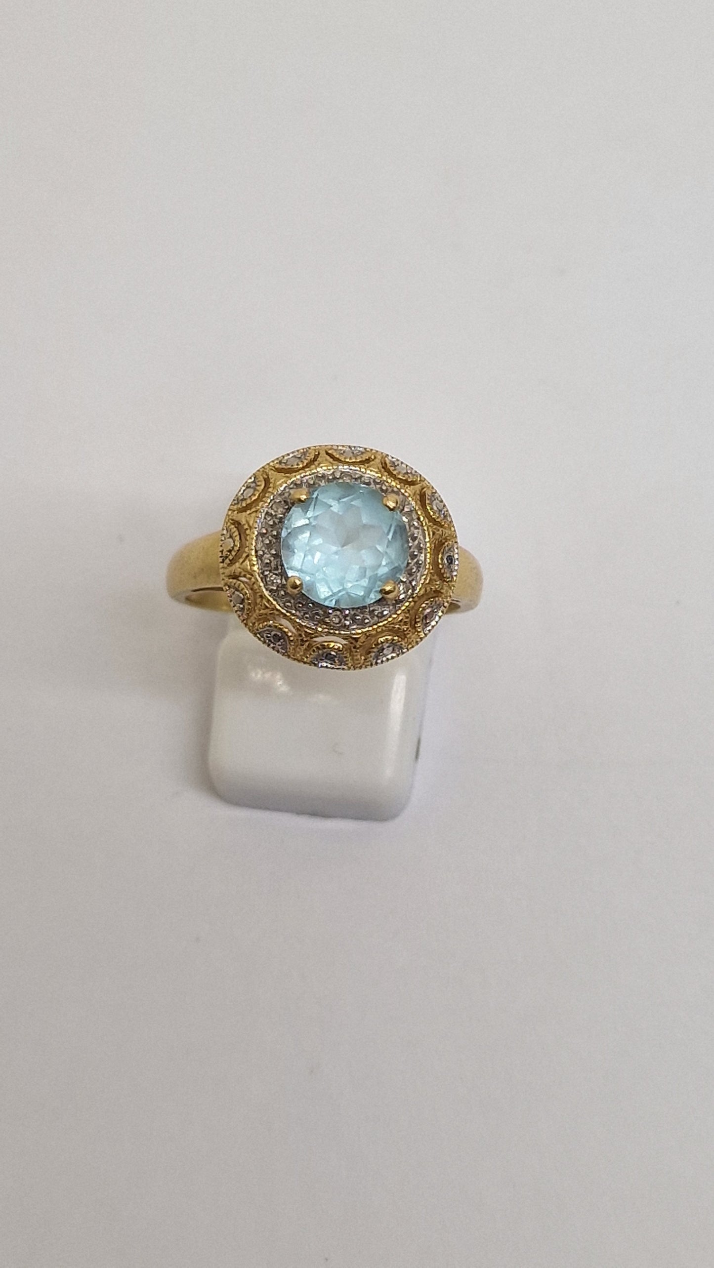 Bague en Or jaune 18K avec Aigue Marine
