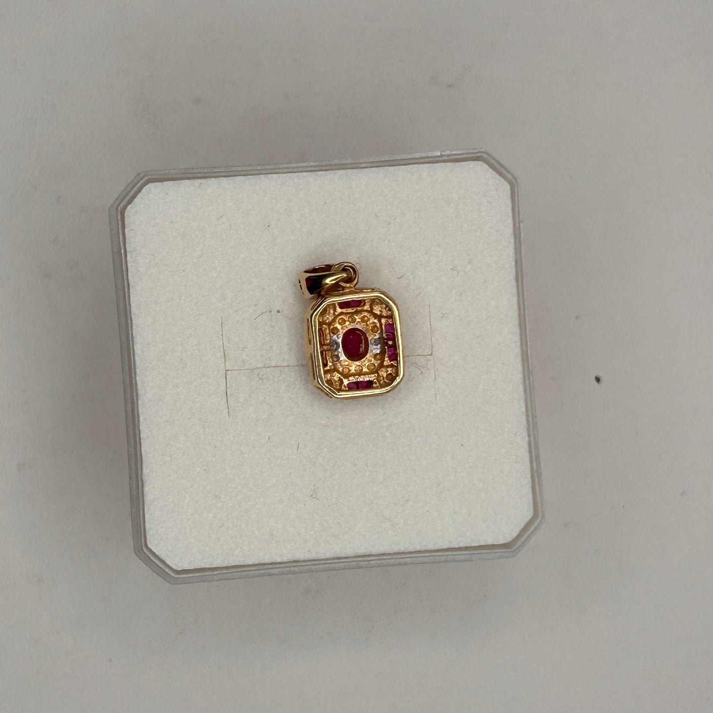 Pendentif Or Jaune 750/1000 avec Rubis et Diamants