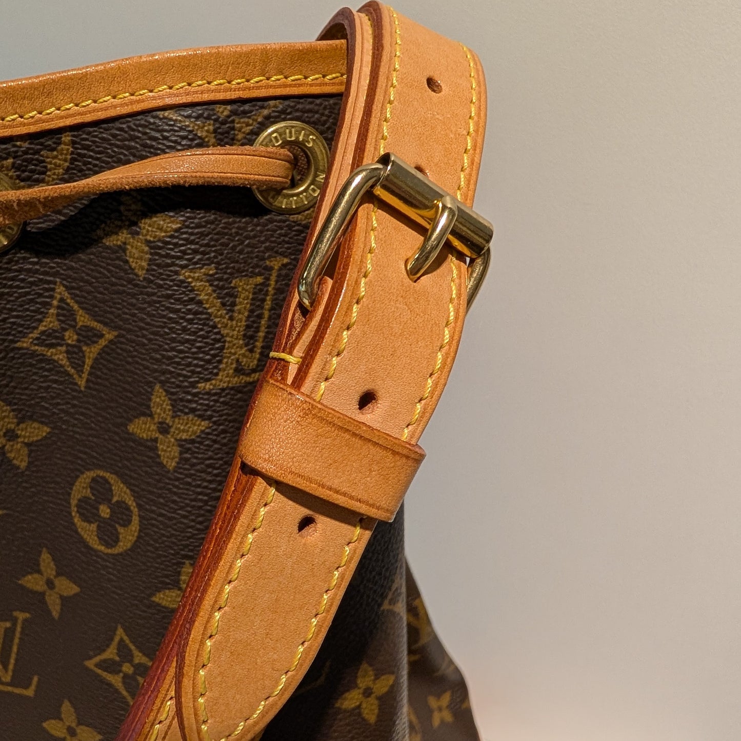 Sac seau Louis Vuitton Noé en cuir en Bon état général